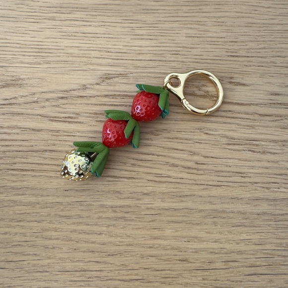 Strawberry Keychain/Bag charm - Picture 4 of 4